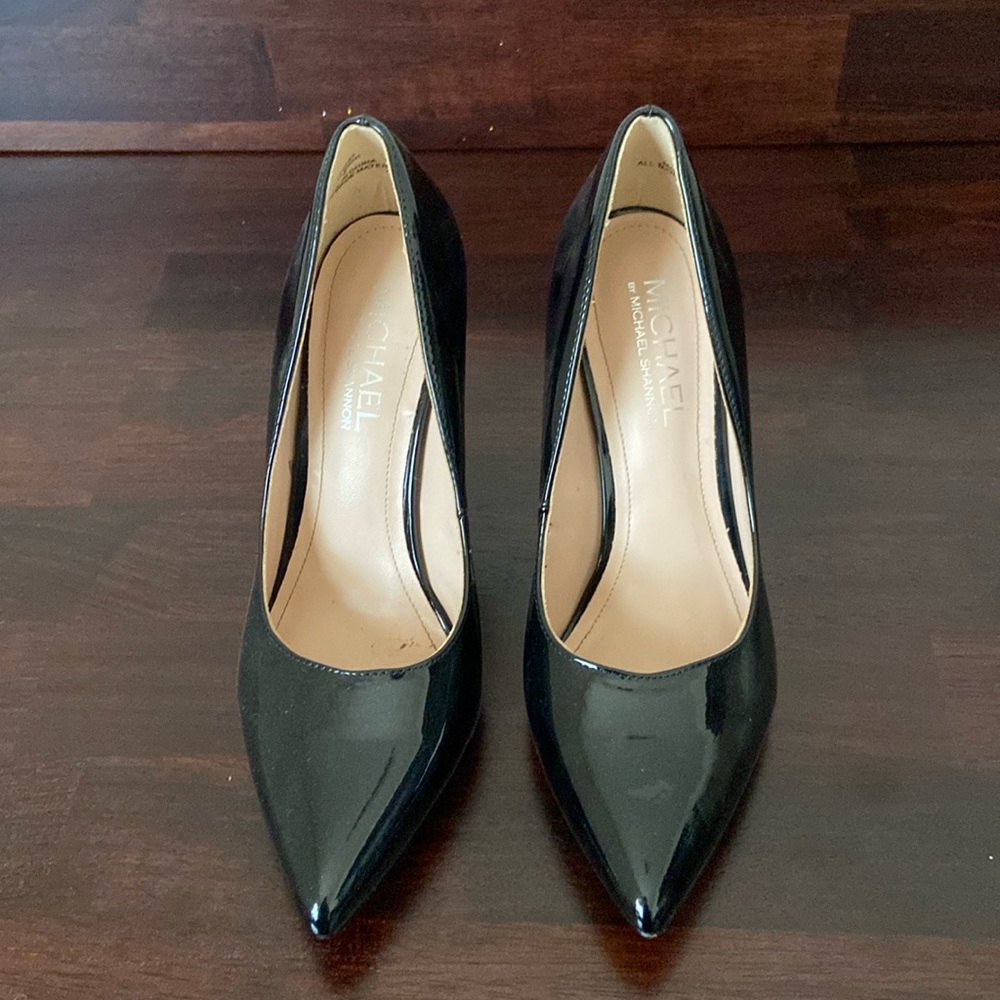 Black heel shoes
